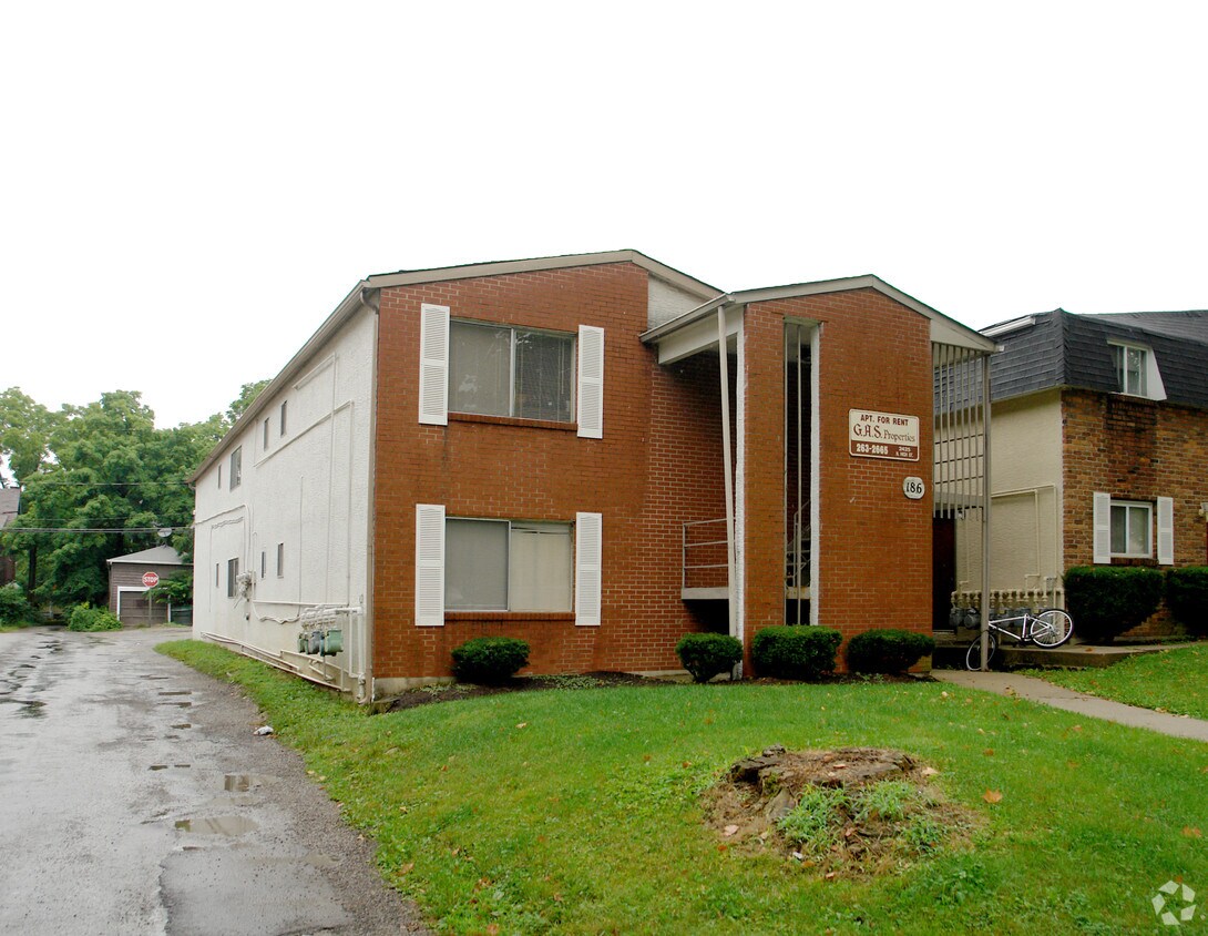 Primary Photo - 186 E Norwich Ave