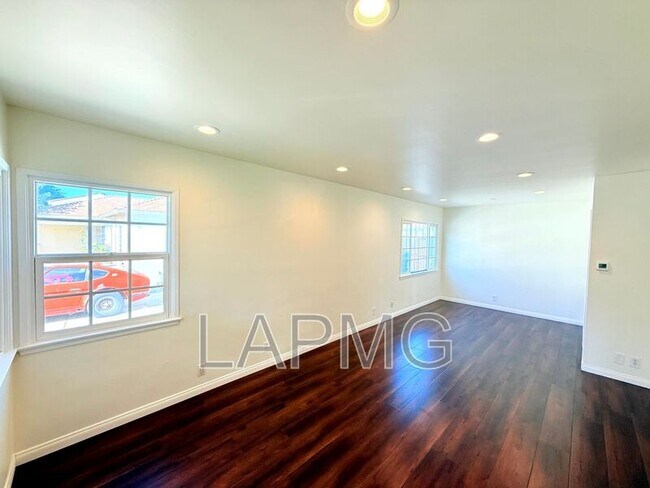 Foto del edificio - 17535-17537 Baltar Street