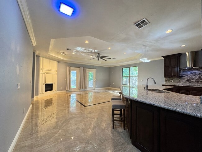 Building Photo - Spacious 3 Bedroom 2.5 Bath Home Near Okla...