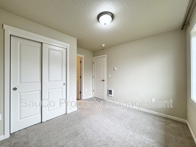 Foto del edificio - 15088 NW Marianna St