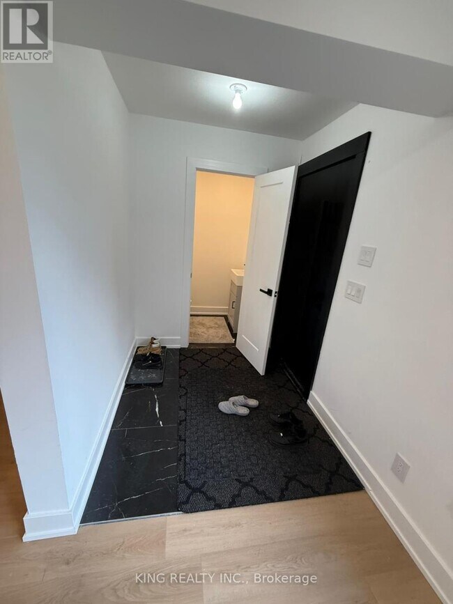 Building Photo - 650 Mountview Pl