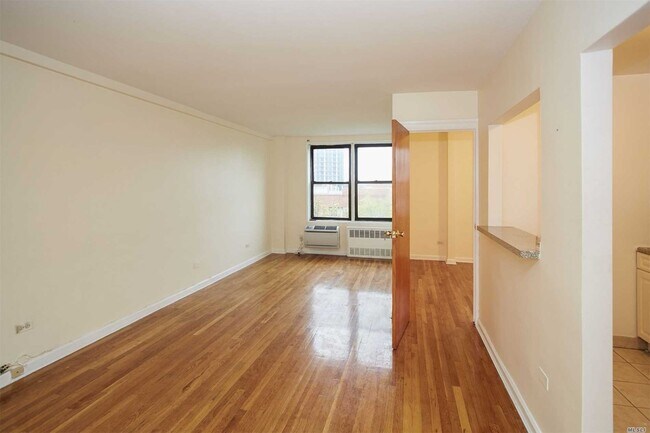Foto del edificio - 53-11 90th St