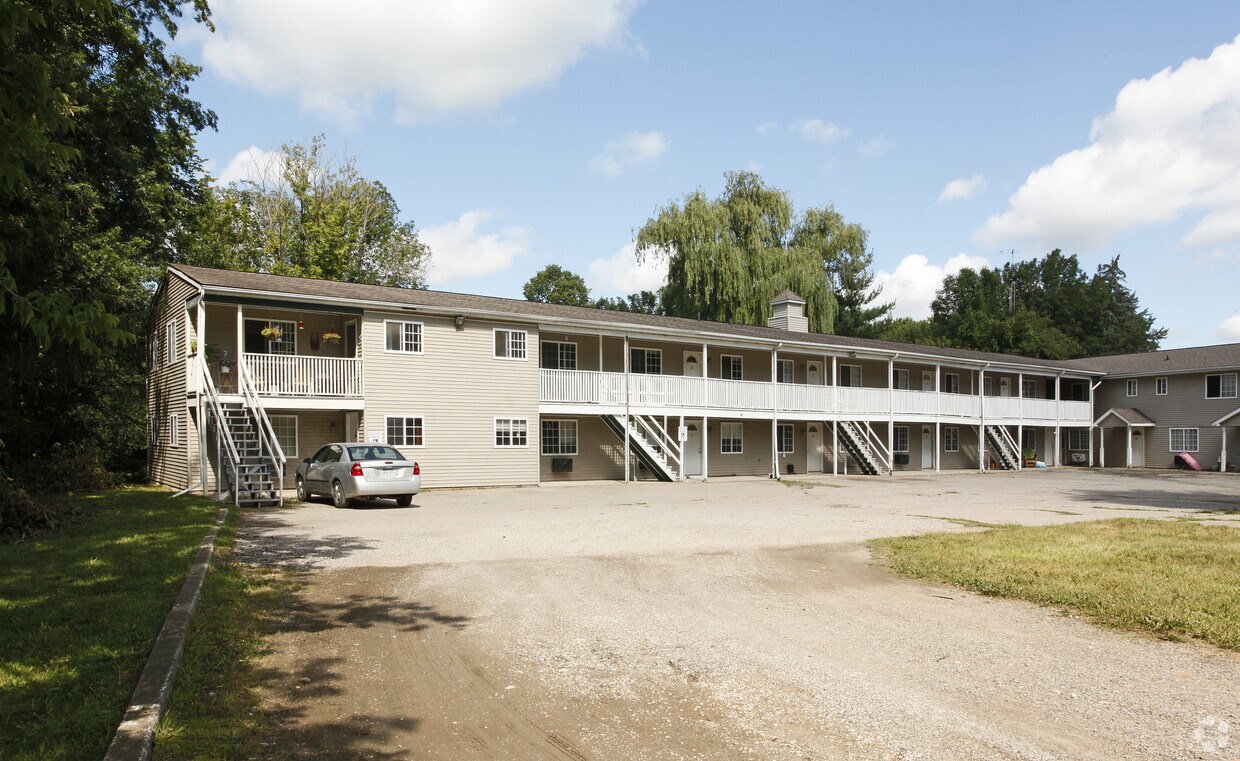 River Rock of Flushing Apartments 5247 Harold Dr Flushing, MI
