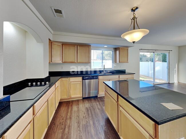 Foto del edificio - 4983 N Fundy St