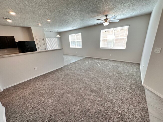 Foto del edificio - MOVE IN SPECIAL! 1/2 off the security depo...