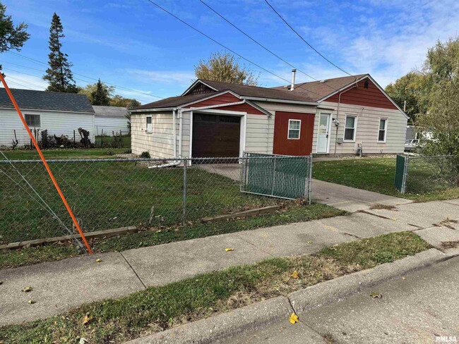 Building Photo - 3803 Pearl Ave