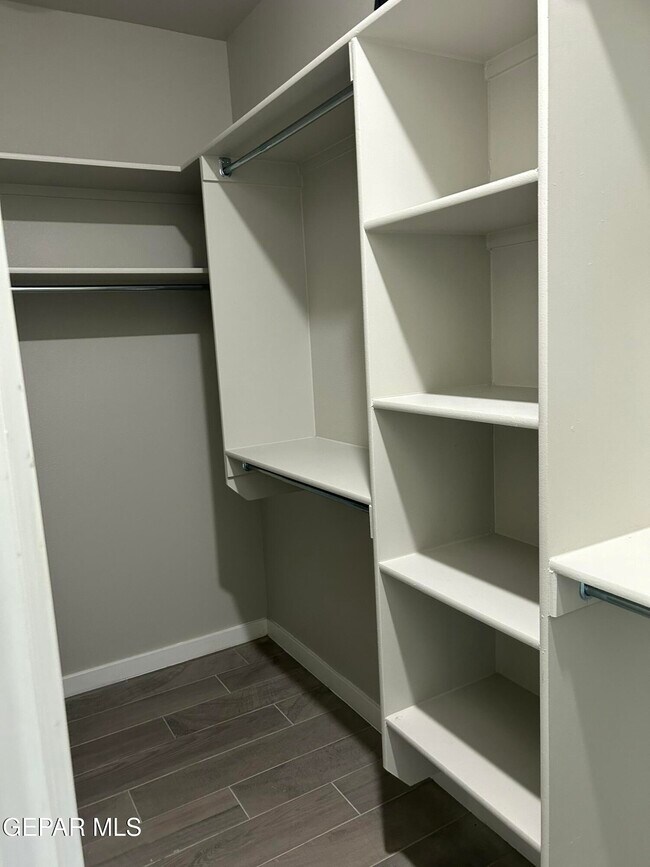 Foto del edificio - 10608 Hidden Palm Pl