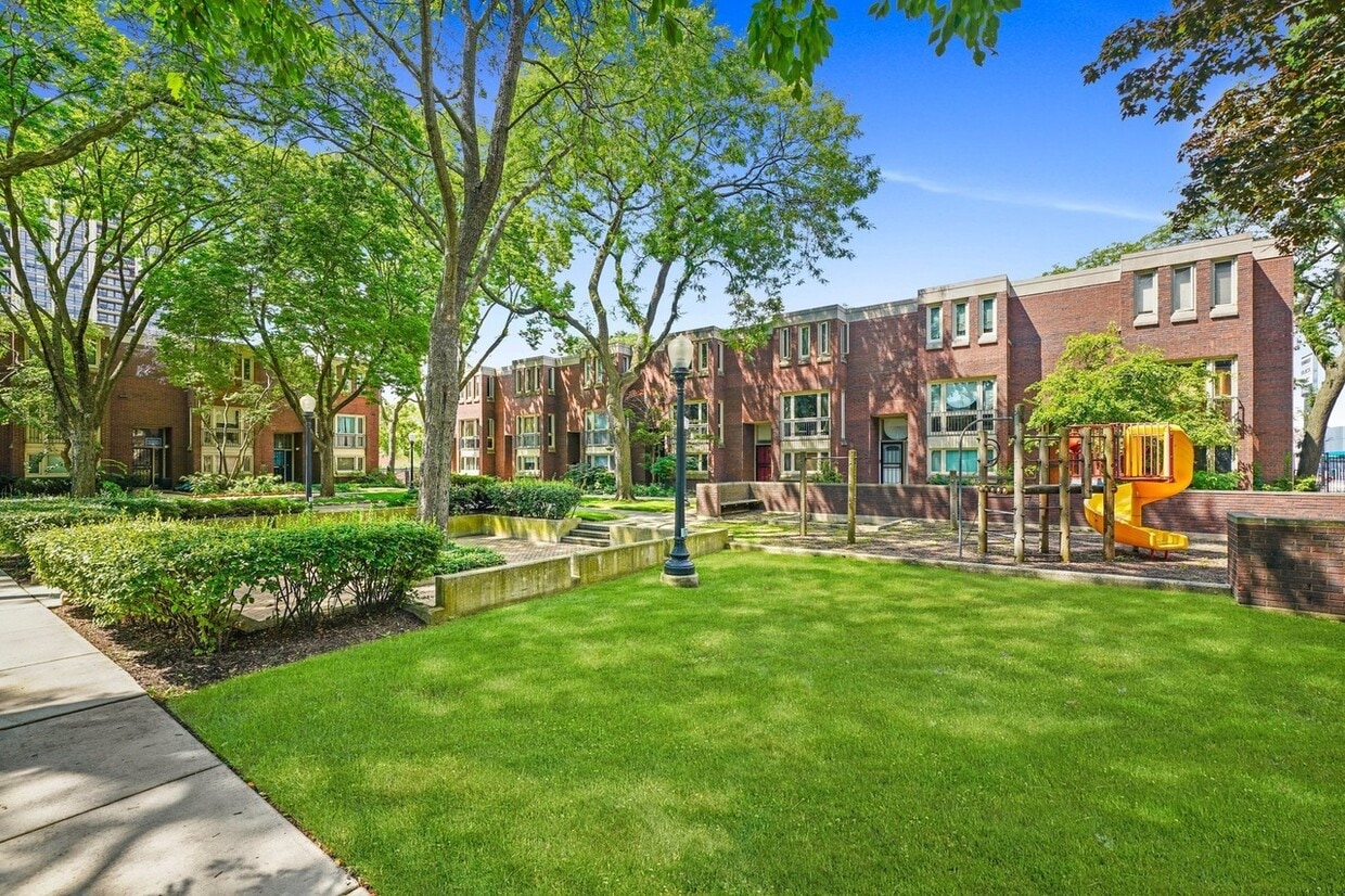 2811 S Michigan Ave, Chicago, IL 60616 Townhome Rentals in Chicago IL