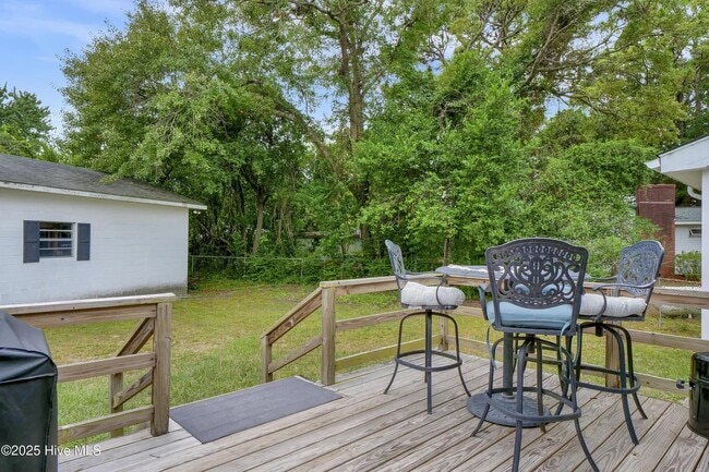 Building Photo - 236 Spruce Dr