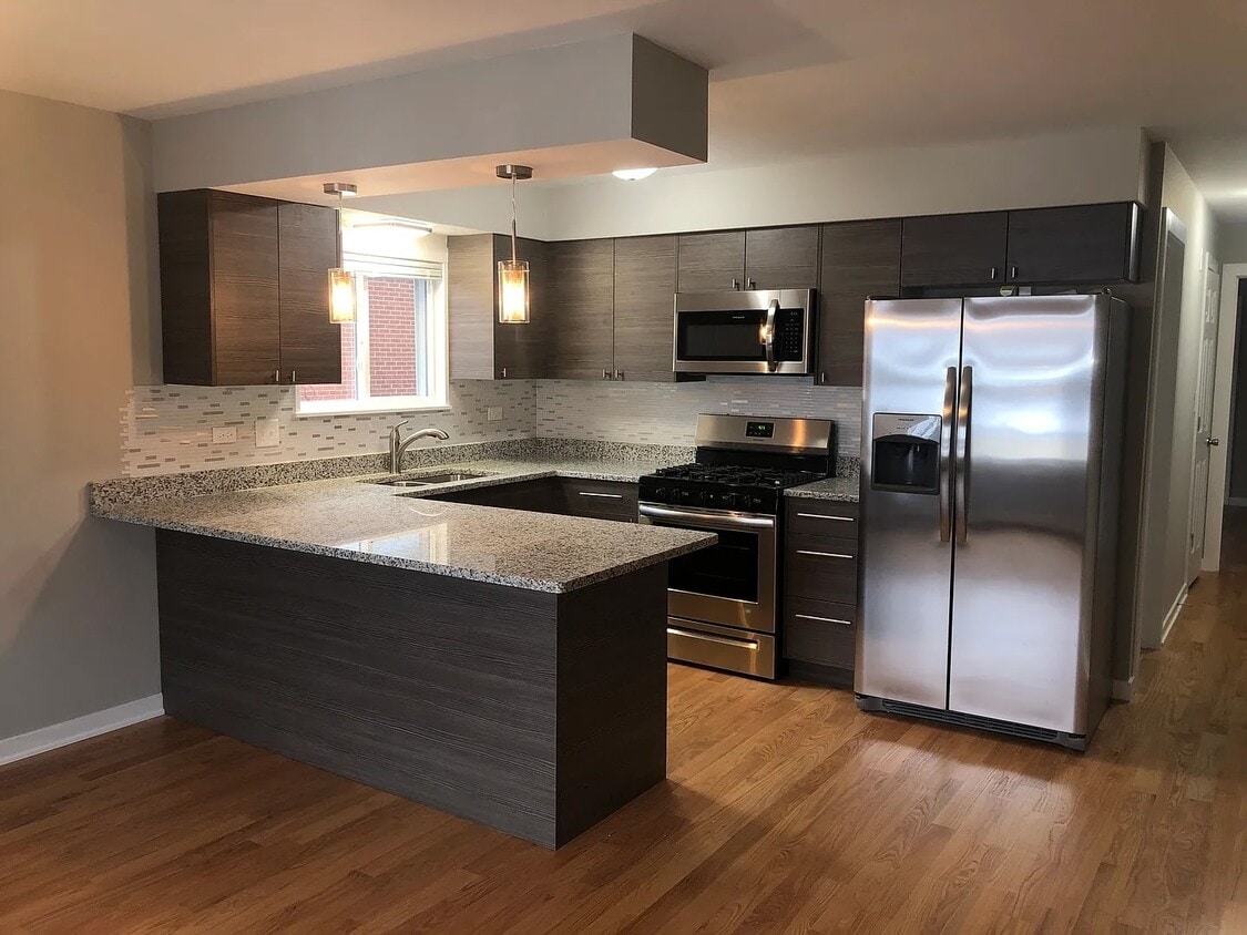 Building Photo - 815 LaGrange Rd