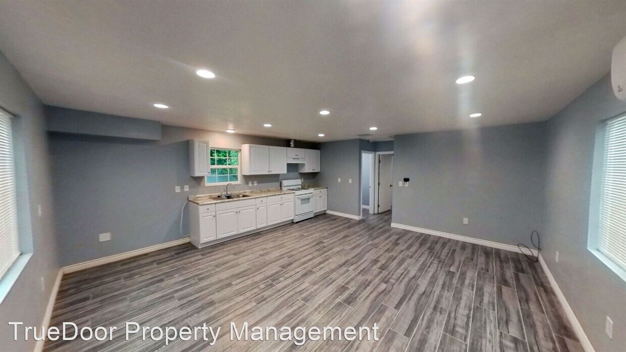Foto principal - 1 br, 1.5 bath House - 150 W. Olive St.