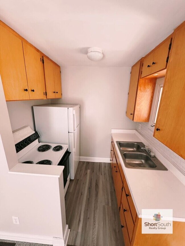 Building Photo - Updated 1 bedroom 1 bath main floor unit with Car Port