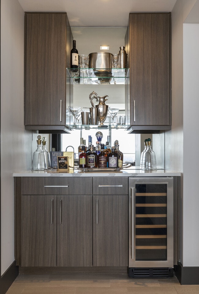 Building Photo - National