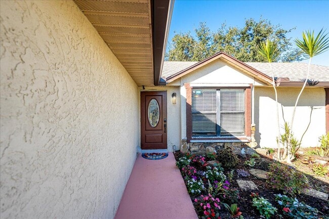 Building Photo - 2442 SW Lafayette St