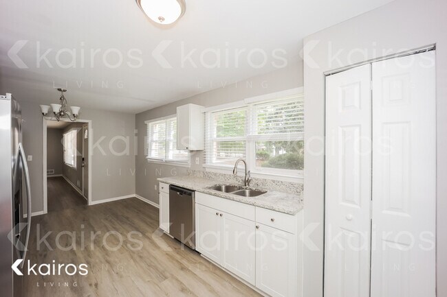 Foto del edificio - 353 Westside School Rd.