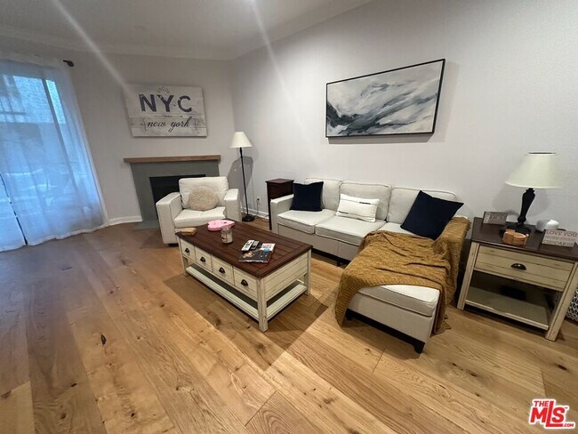 Foto del edificio - 13331 Moorpark St