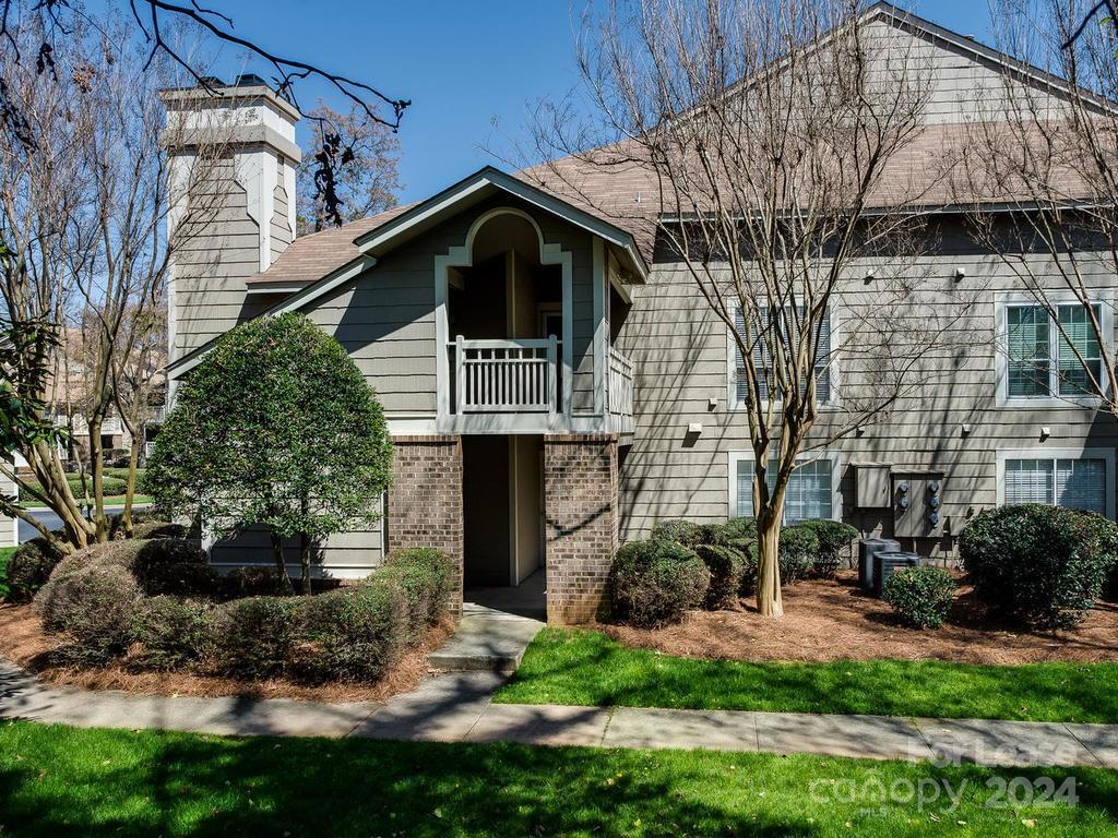 Foto principal - 5011 Sharon Rd