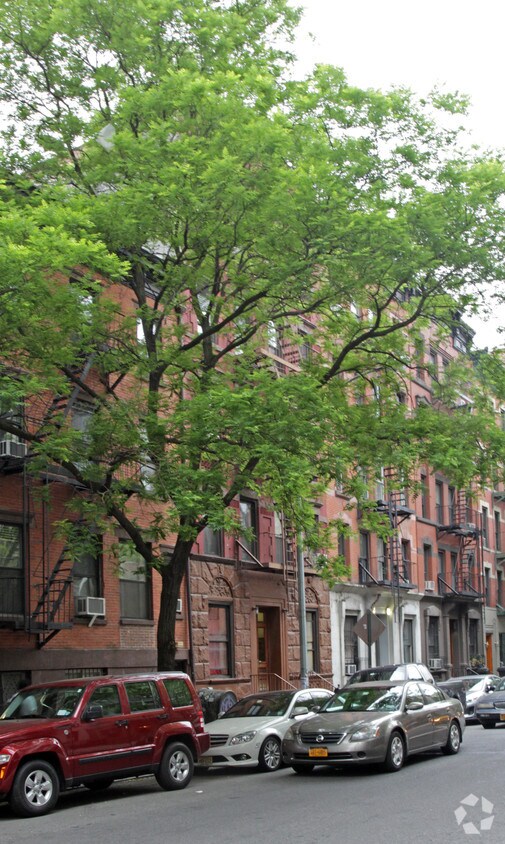 Foto del edificio - 224 W 16th St