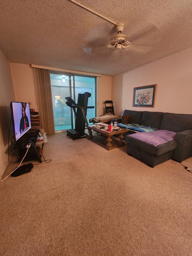 Foto del edificio - 5851 NW 62nd Ave