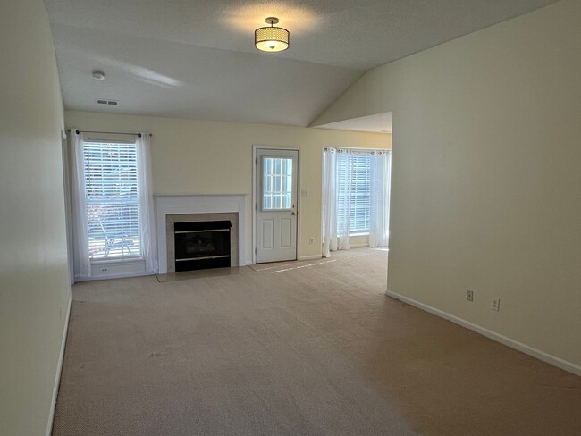 Foto del edificio - 3 Bed Ranch in North Charlotte