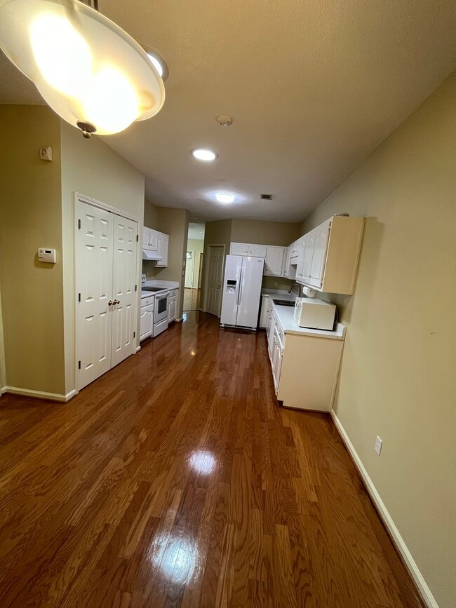 Building Photo - 3324 Kensington Ct