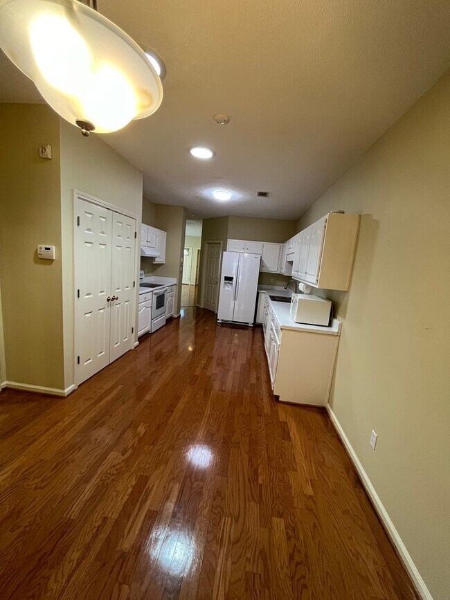 Foto del edificio - 3324 Kensington Ct