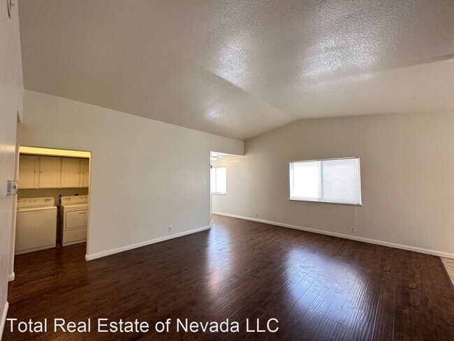Building Photo - 3 br, 1.5 bath House - 8005 Celestial #201