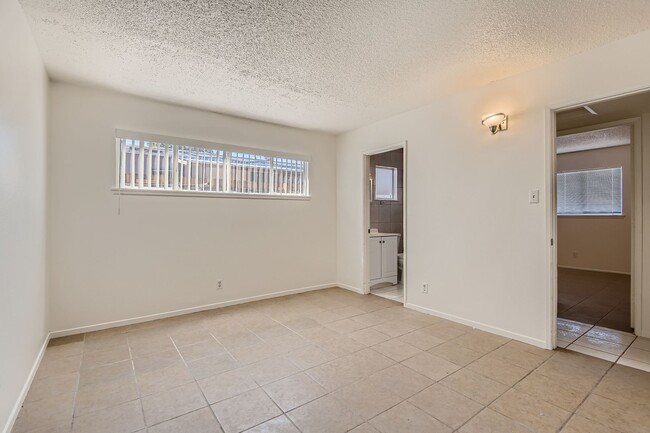 Building Photo - Single Story 3 bed, 2 bath!
