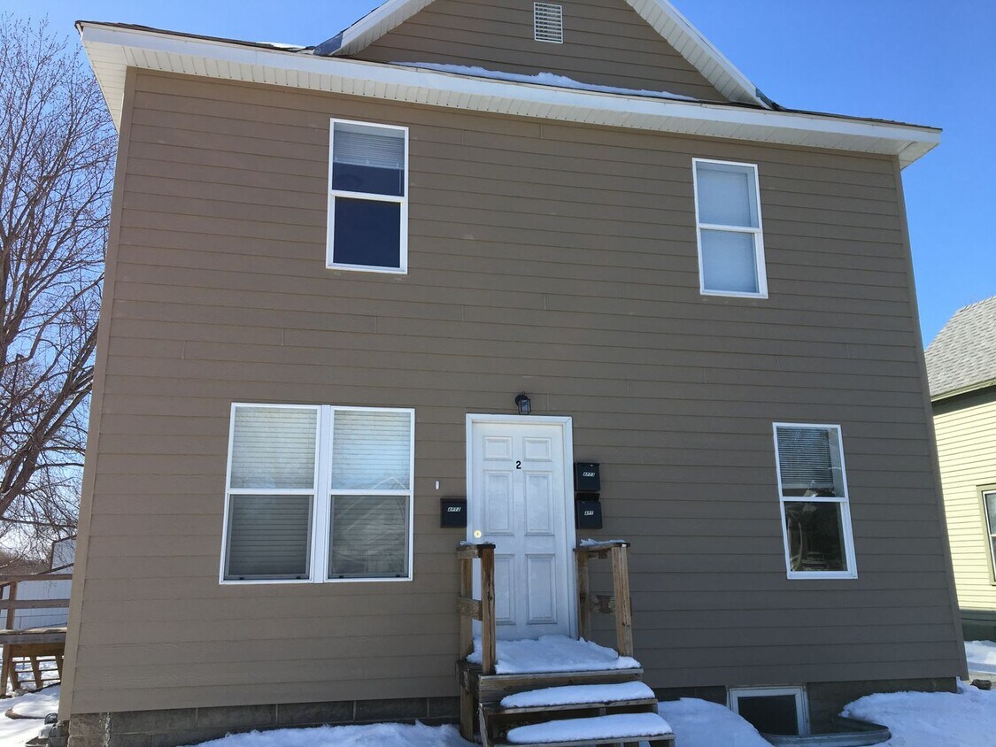 Primary Photo - 209 4th St NE