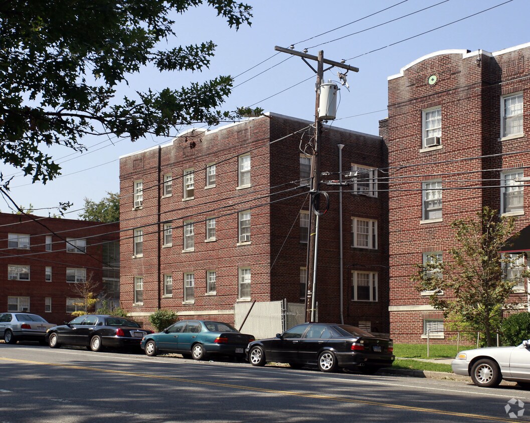 Foto del edificio - 1405 Somerset Pl NW