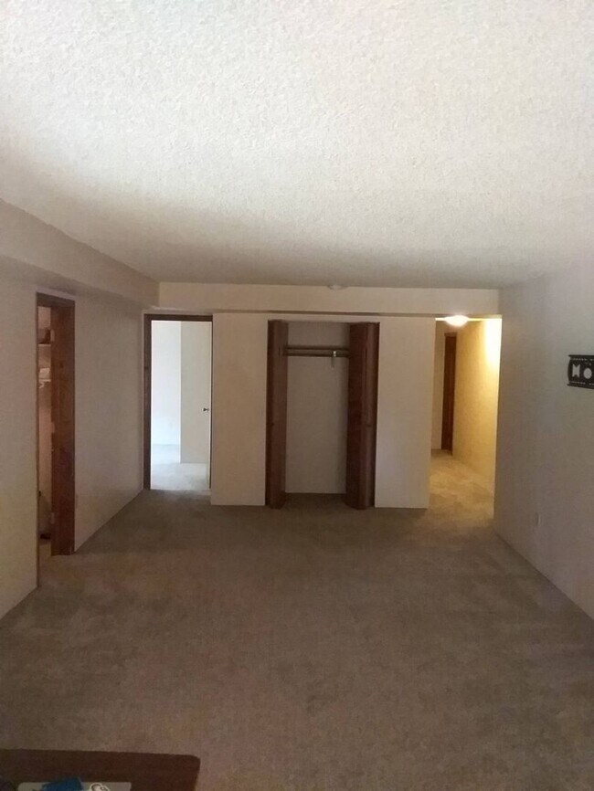 Foto del edificio - Spacious ground level