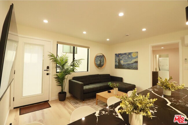 Foto del edificio - 9024 Phyllis Ave