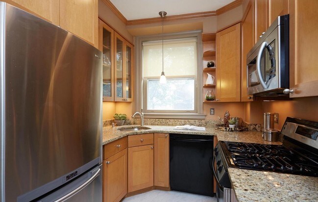 Building Photo - 1832 Biltmore St NW