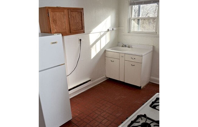 Building Photo - 415 Probasco St