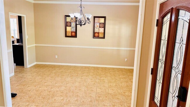 Building Photo - 513 Fallen Oaks Dr