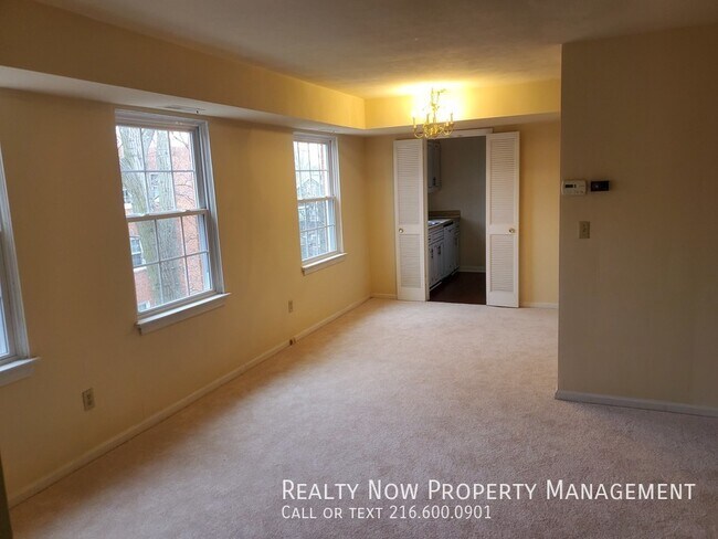 Building Photo - 1 Bed Condo Close to Everything!