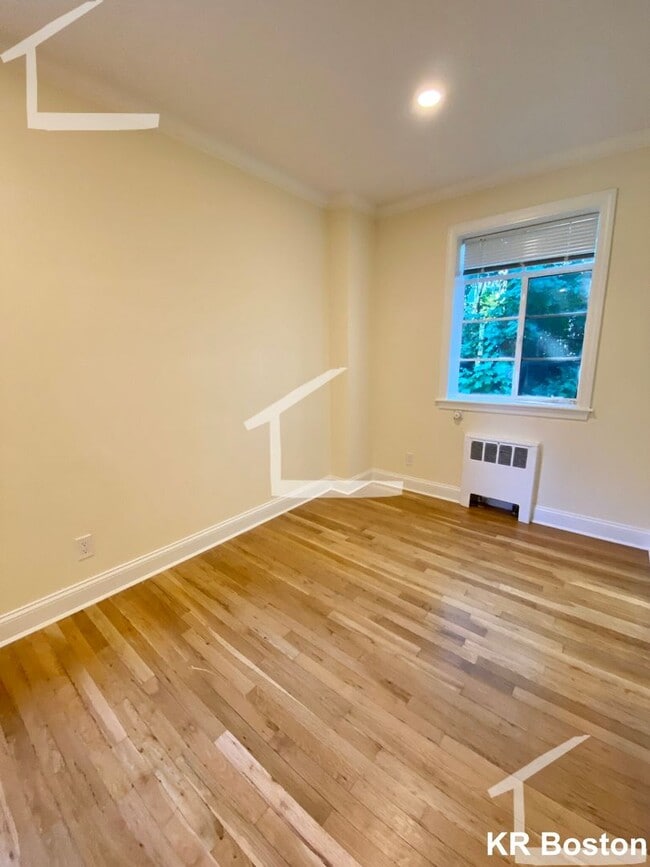 Foto del edificio - No Brokers Fee, No Security Deposit, Heat,...