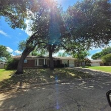 Building Photo - 4629 Biscayne Dr