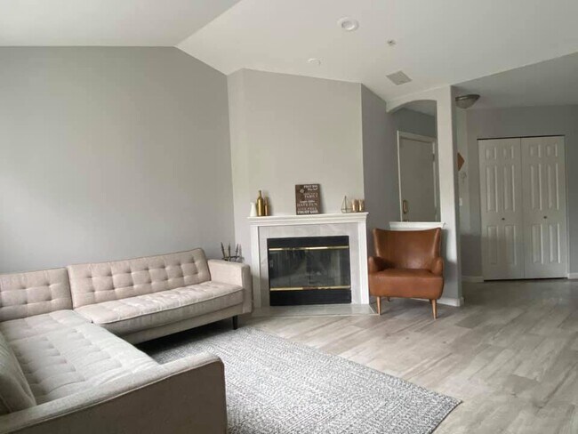 Living Room Fireplace - 18505 SE Newport Way