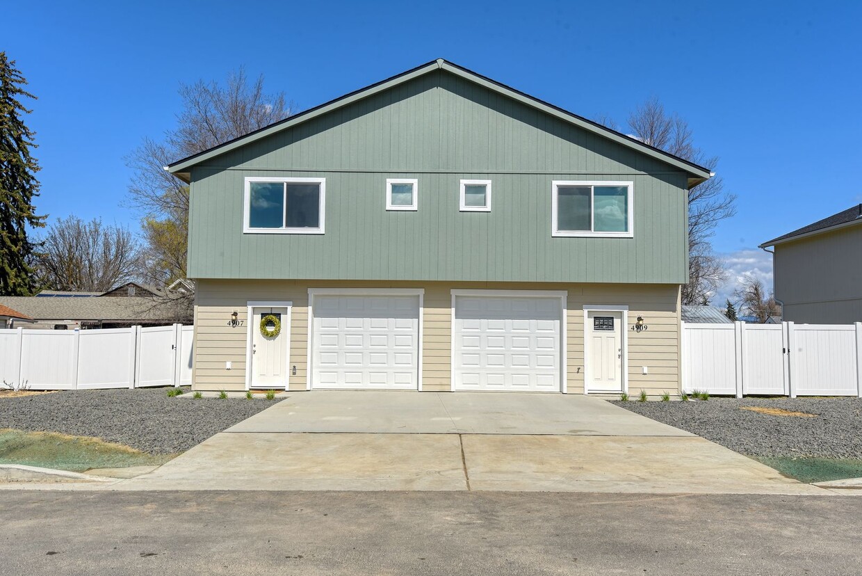 Primary Photo - 4919 E 6th Ave