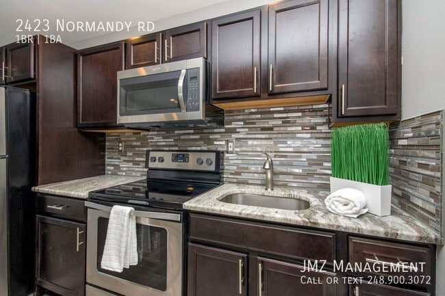 Building Photo - COMPLETELY UPDATED BEAUTIFUL RANCH STYLE P...