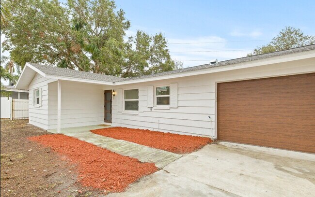 Building Photo - Home For Rent in Clearwater Manor!