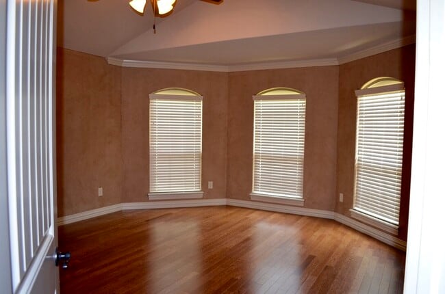 Building Photo - 3501 SW Windy Way Ave