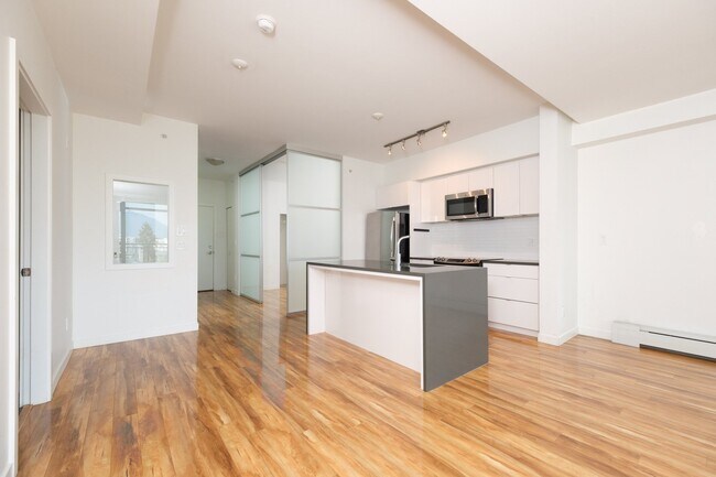 Building Photo - 289 6th Av E