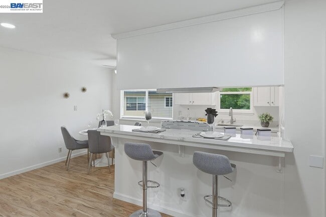 Building Photo - 2204 Segundo Ct