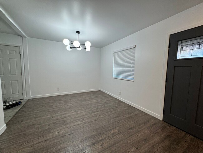 Foto del edificio - 317 Tennyson Rd