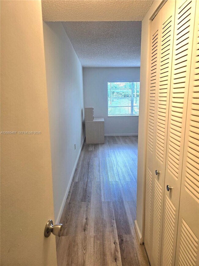 Building Photo - 3000 Sunrise Lakes Dr W