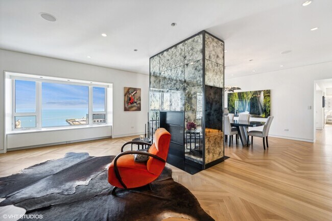 Building Photo - 800 N Michigan Ave