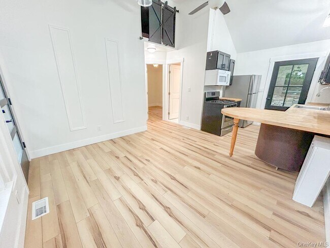 Foto del edificio - 765 Meadow Rd