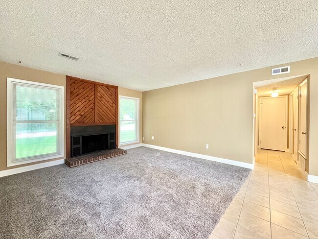 Foto del edificio - Holden Village Townhome Available - Newly Renovated